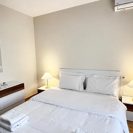 Rebeka's Apartment-myslym Shyri דירה