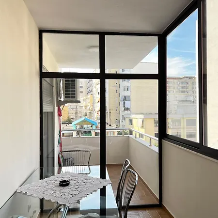 Rebeka's Apartment-myslym Shyri דירה *
